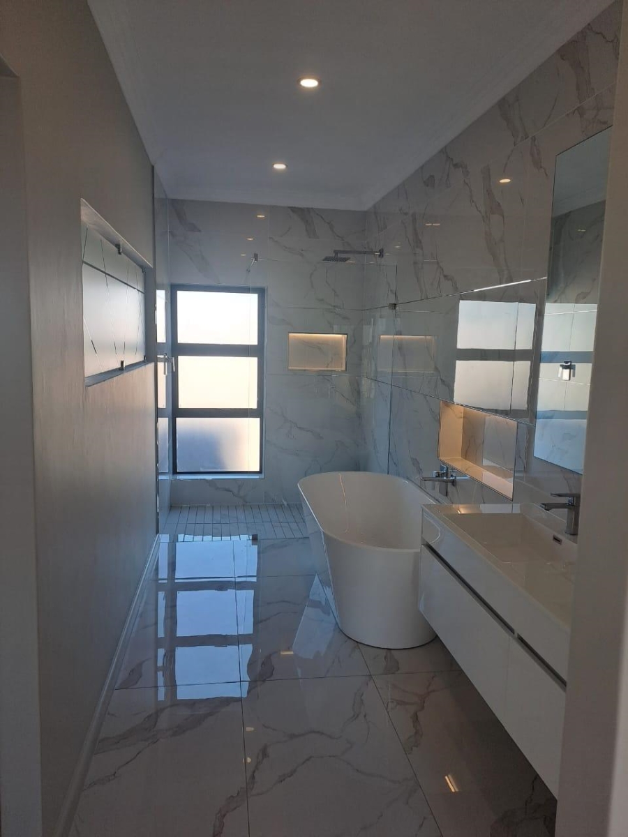 4 Bedroom Property for Sale in Sandown Western Cape